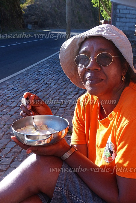 Santiago : Serra Malagueta : breakfast porridge : People RecreationCabo Verde Foto Gallery