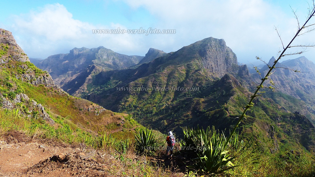Santiago : Serra Malagueta : Hiking trail Sisal : Landscape MountainCabo Verde Foto Gallery