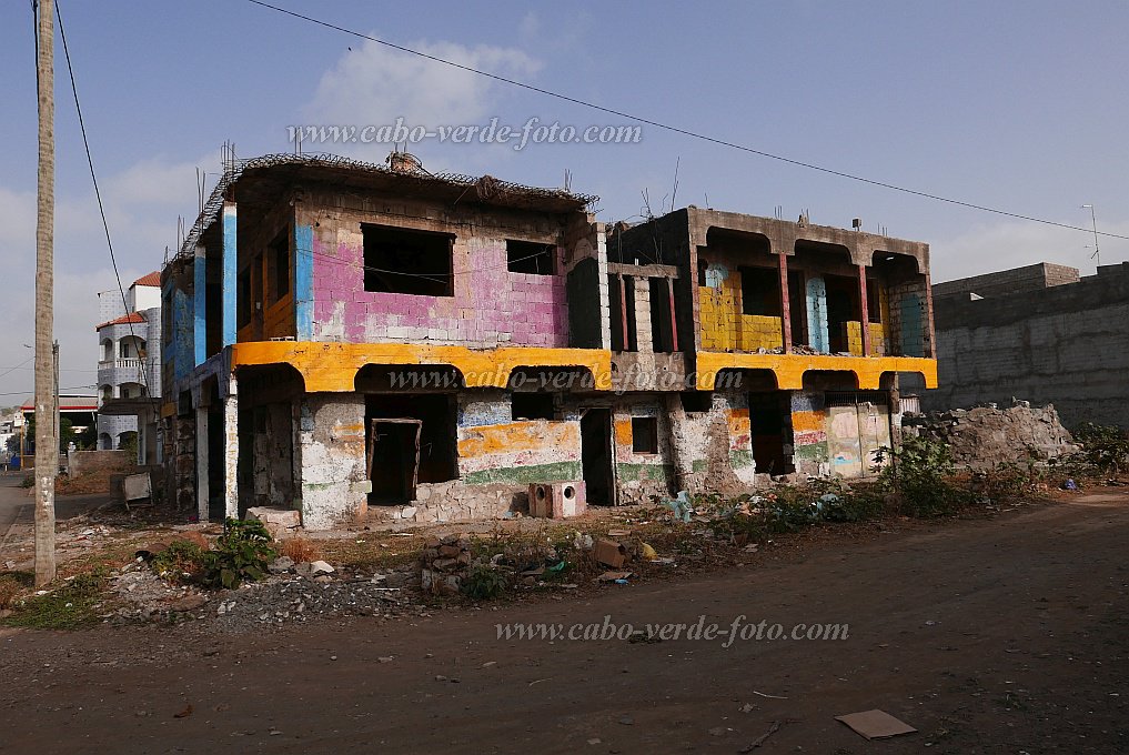 Santiago : Tarrafal : Runa de edifcio novo em perigo de colapso : Technology ArchitectureCabo Verde Foto Gallery