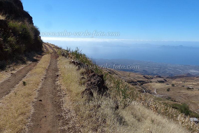 Santo Anto : Morro de Vento : estrada terra batida : Landscape MountainCabo Verde Foto Gallery