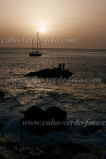 Insel: Brava  Wanderweg: 109 Ort: Feija de Agua Motiv: Sonnenuntergang mit Saharastaub Motivgruppe: Landscape Sea © Pitt Reitmaier www.Cabo-Verde-Foto.com