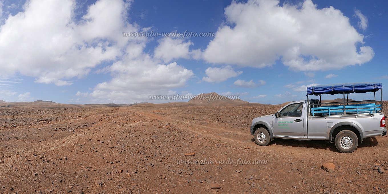 So Nicolau : Castilhano : estrada de terra batida : Landscape DesertCabo Verde Foto Gallery