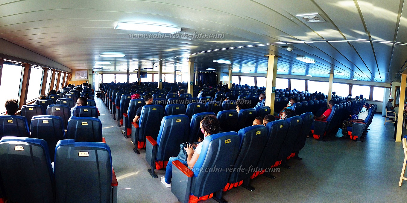 Santo Anto : Porto Novo Ferryboat Chiquinho BS : Salo de passageiros : Technology TransportCabo Verde Foto Gallery