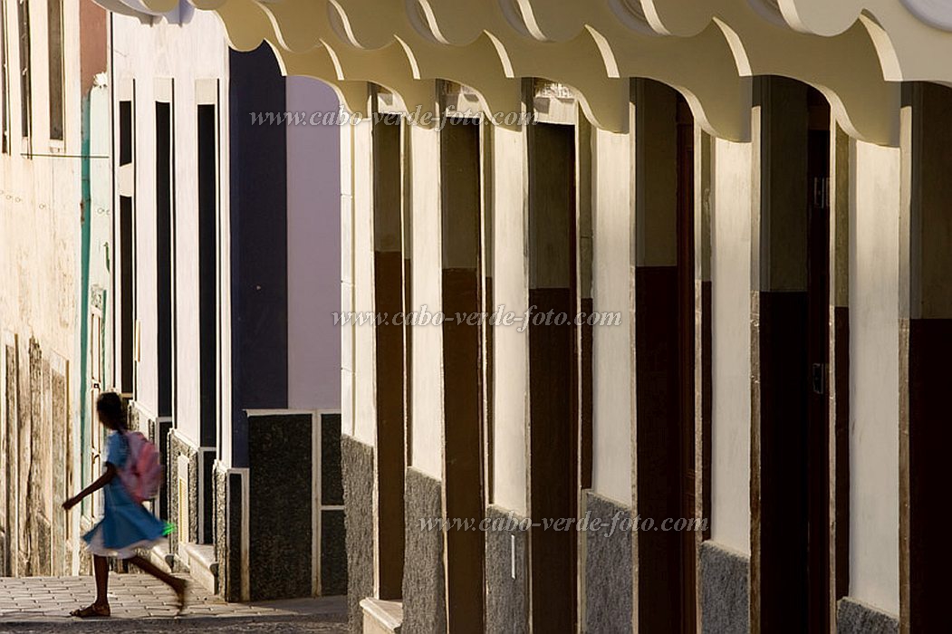 So Vicente : Mindelo : portas de lojas : Landscape TownCabo Verde Foto Gallery
