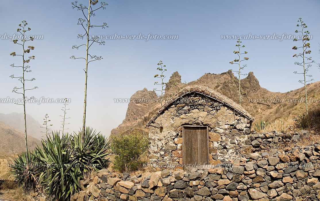 So Nicolau : Praia Branca : panorama : Landscape MountainCabo Verde Foto Gallery