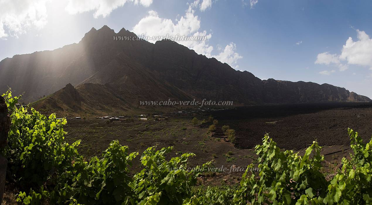 Fogo : Ch das Chaldeiras : panorama : Landscape MountainCabo Verde Foto Gallery