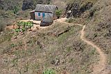 Insel: Santo Antão  Wanderweg: 103a Ort: Santa Isabel Motiv: Haus auf Bergrücken Motivgruppe: Landscape Mountain © Pitt Reitmaier www.Cabo-Verde-Foto.com