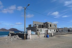 São Vicente : Calhau Vila Miseria : Ruína de edifício novo em perigo de colapso : Technology Architecture
Cabo Verde Foto Galeria