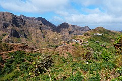Insel: Santiago  Wanderweg: 509 Ort: Achada Lagoa Motiv: Dorf und Schule Motivgruppe: Landscape Mountain © Pitt Reitmaier www.Cabo-Verde-Foto.com