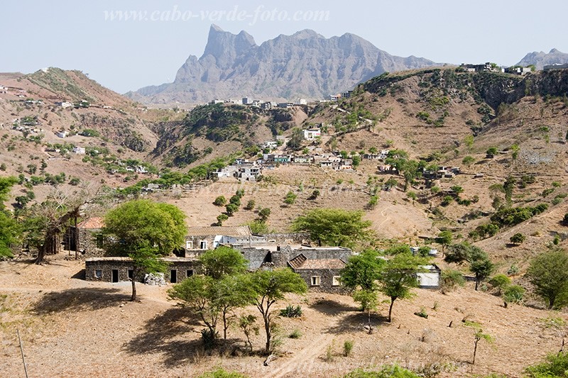 Insel: Santiago  Wanderweg:  Ort: Assomada Motiv: Blick auf Pico d Antonia Motivgruppe: Landscape Mountain © Florian Drmer www.Cabo-Verde-Foto.com