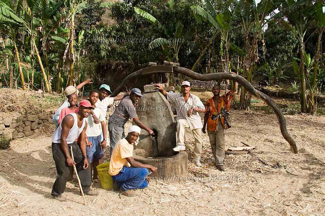 Insel: Santiago  Wanderweg:  Ort: Assomada Motiv: Rum Brennerei Motivgruppe: People Work © Florian Drmer www.Cabo-Verde-Foto.com