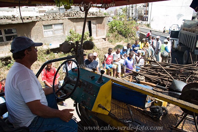 Insel: Santiago  Wanderweg:  Ort: Assomada Motiv: Arbeiter Motivgruppe: People Work © Florian Drmer www.Cabo-Verde-Foto.com