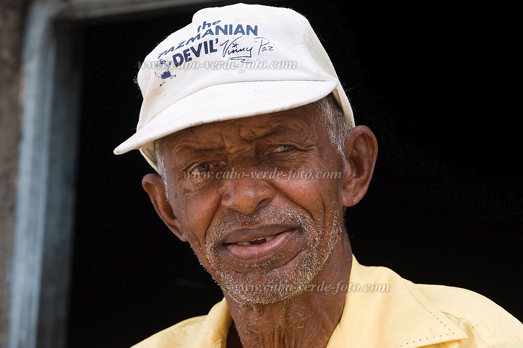 Brava : Furna : retrato : People ElderlyCabo Verde Foto Gallery