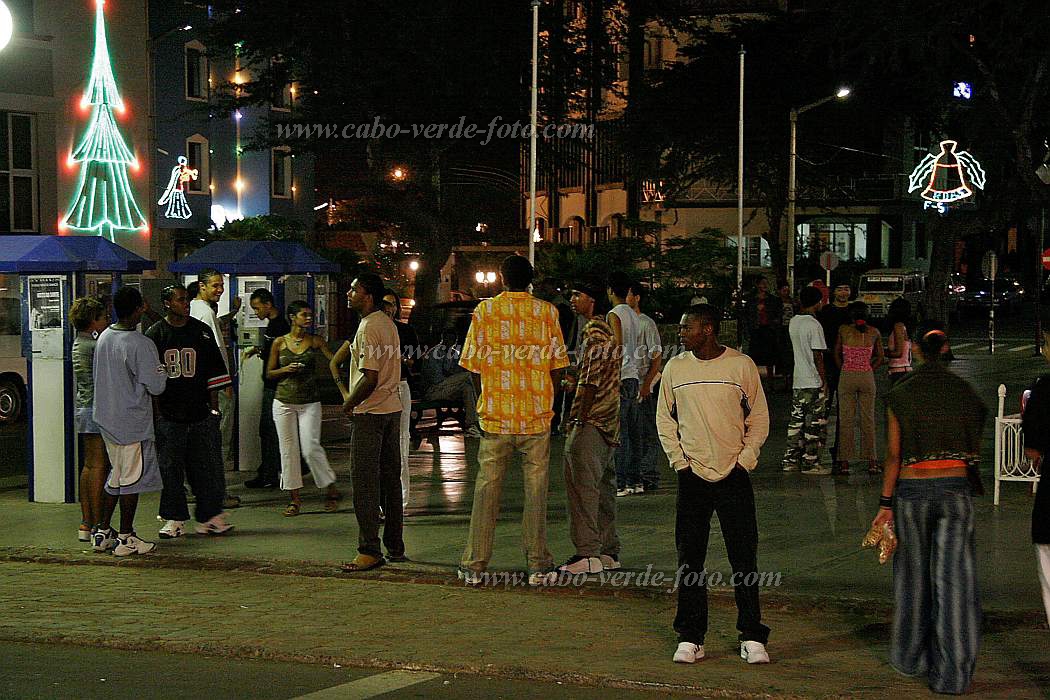 So Vicente : Mindelo : street life by night : People RecreationCabo Verde Foto Gallery