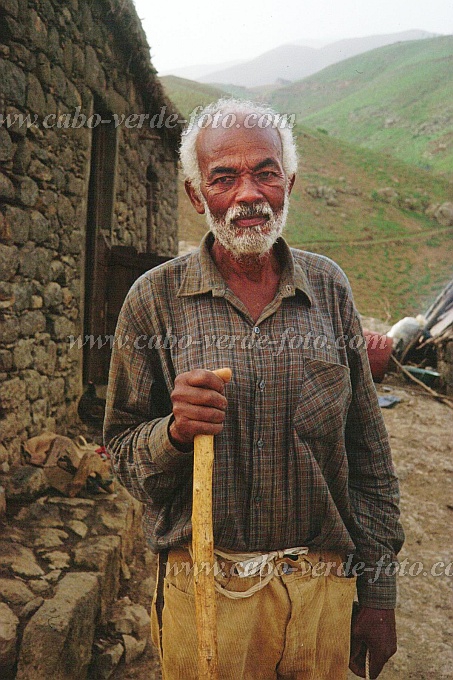 Santo Anto : Pascoal Alves : Sr. Eduardo Medina antigo responsvel da zona e professor : People ElderlyCabo Verde Foto Gallery