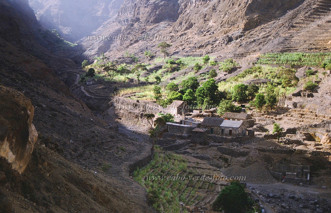 Santo Anto : Sul Baboso : vista R de Baboso : Landscape MountainCabo Verde Foto Gallery