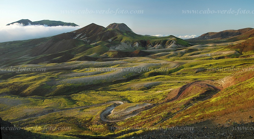 Santo Anto : Campo Redondo : Tope de Coroa aps chuvas : Landscape MountainCabo Verde Foto Gallery