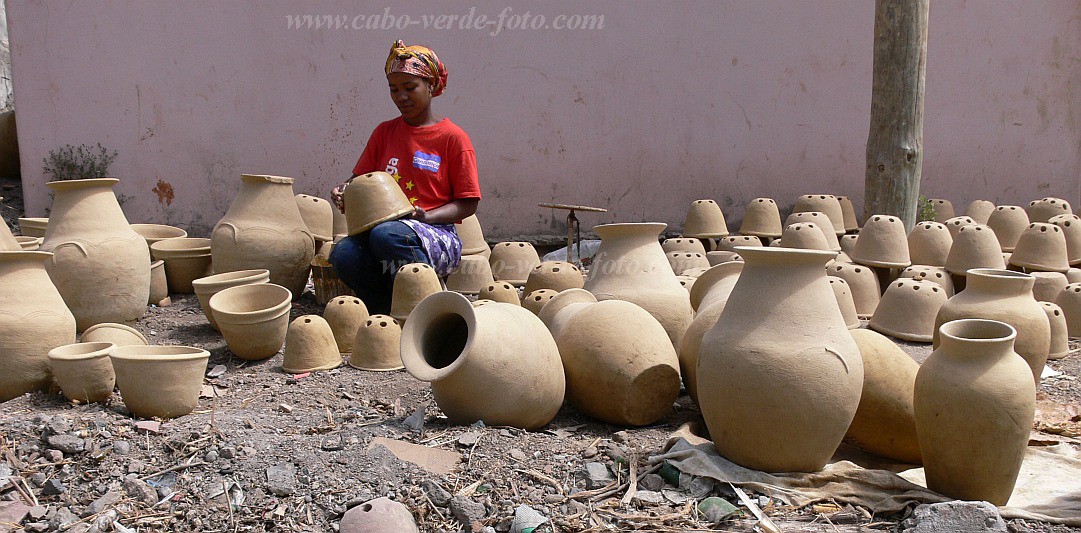 Insel: Santiago  Wanderweg:  Ort: Fonte Lima Motiv: Tpferei Motivgruppe: Art pottery © Pitt Reitmaier www.Cabo-Verde-Foto.com