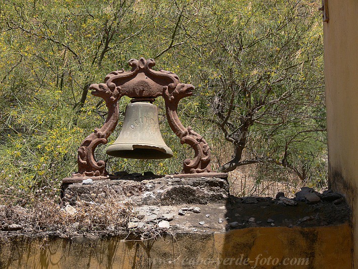 Santiago : Telhal Casa Jose Coelho Serra : bell : Technology ArchitectureCabo Verde Foto Gallery