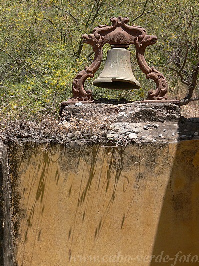 Santiago : Telhal Casa Jose Coelho Serra : bell : Technology ArchitectureCabo Verde Foto Gallery