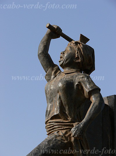 Santiago : Ribeirao Manuel : monument revolt of Ribeiro Manuel : History documentCabo Verde Foto Gallery