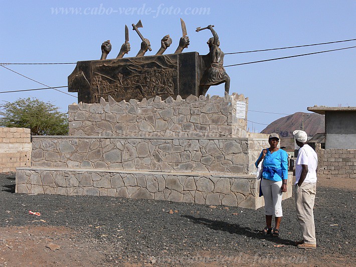 Santiago : Ribeirao Manuel : monument revolt of Ribeiro Manuel : History monumentCabo Verde Foto Gallery