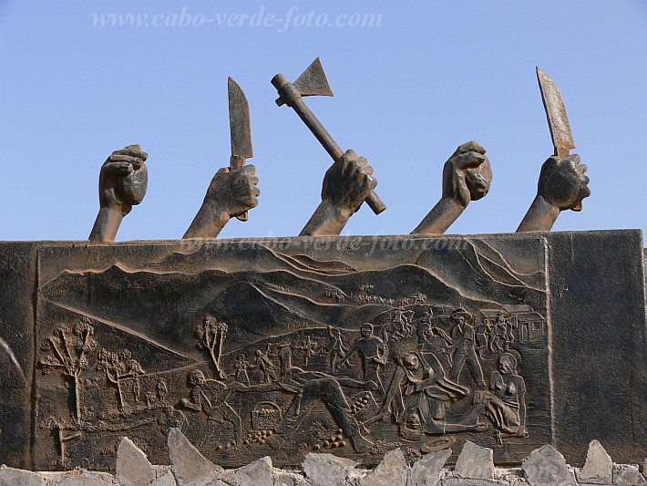 Santiago : Ribeirao Manuel : monument revolt of Ribeiro Manuel : History monumentCabo Verde Foto Gallery