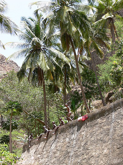 Santiago : Tabugal : children swimming : People RecreationCabo Verde Foto Gallery