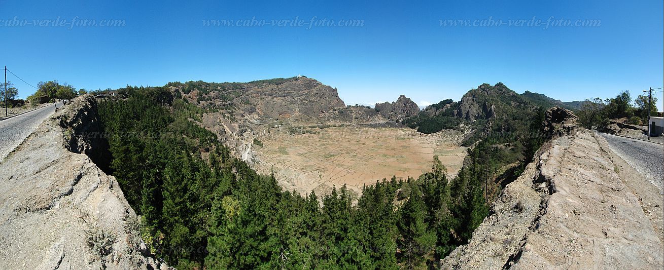 Santo Anto : Cova de Pal : caldeira : LandscapeCabo Verde Foto Gallery