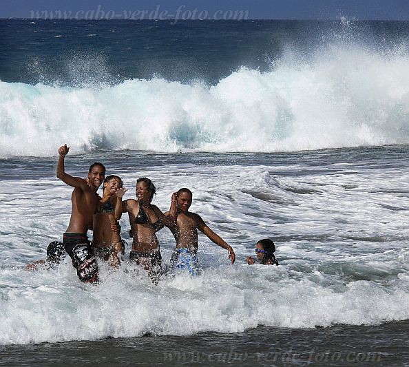 So Vicente : Palha Carga :  sea : People RecreationCabo Verde Foto Gallery