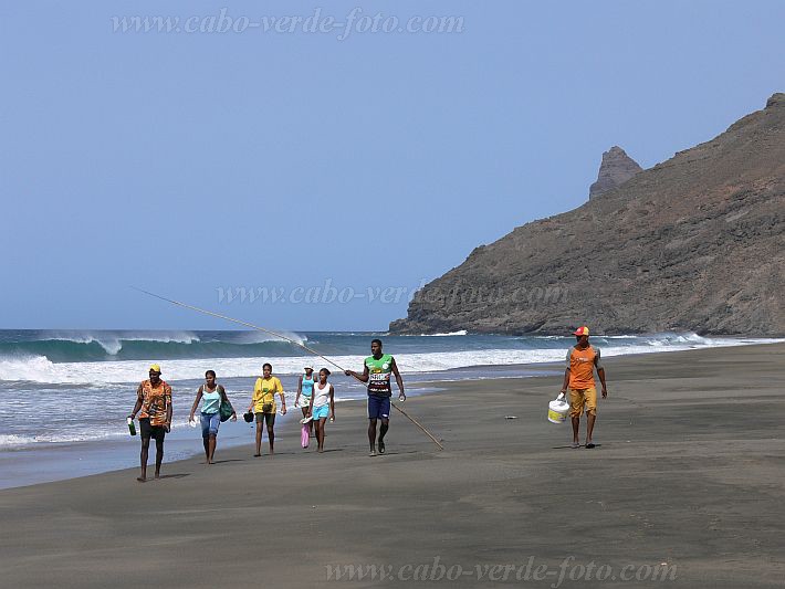 So Vicente : Palha Carga : fisherman : People RecreationCabo Verde Foto Gallery