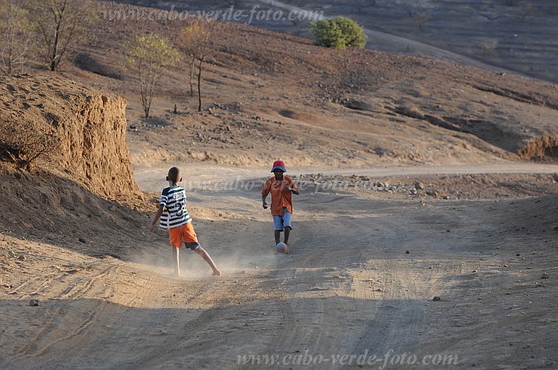 Santo Anto : Lagoa : soccer : People ChildrenCabo Verde Foto Gallery