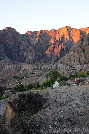 Santo Anto : Caetano Bordeira de Norte : rocha : Landscape MountainCabo Verde Foto Gallery