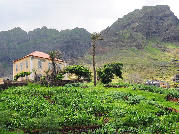 Santo Anto : Ponta do Sol : manson of the Rocheteau-Serra family : Landscape TownCabo Verde Foto Gallery