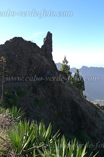 Santo Anto : Santa Isabel Fio de Faca : torre rocha : Landscape MountainCabo Verde Foto Gallery