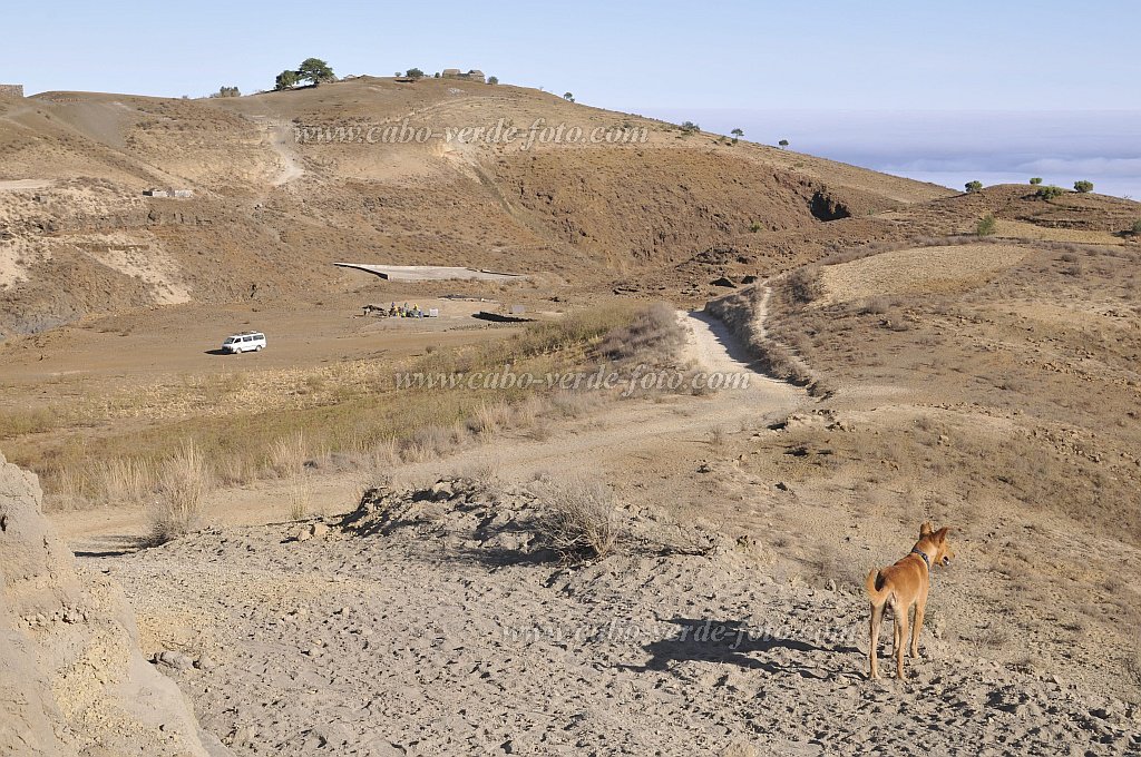 Santo Antão : Norte Cha de Feijoal : pastores burros na aguada : Landscape DesertCabo Verde Foto Gallery