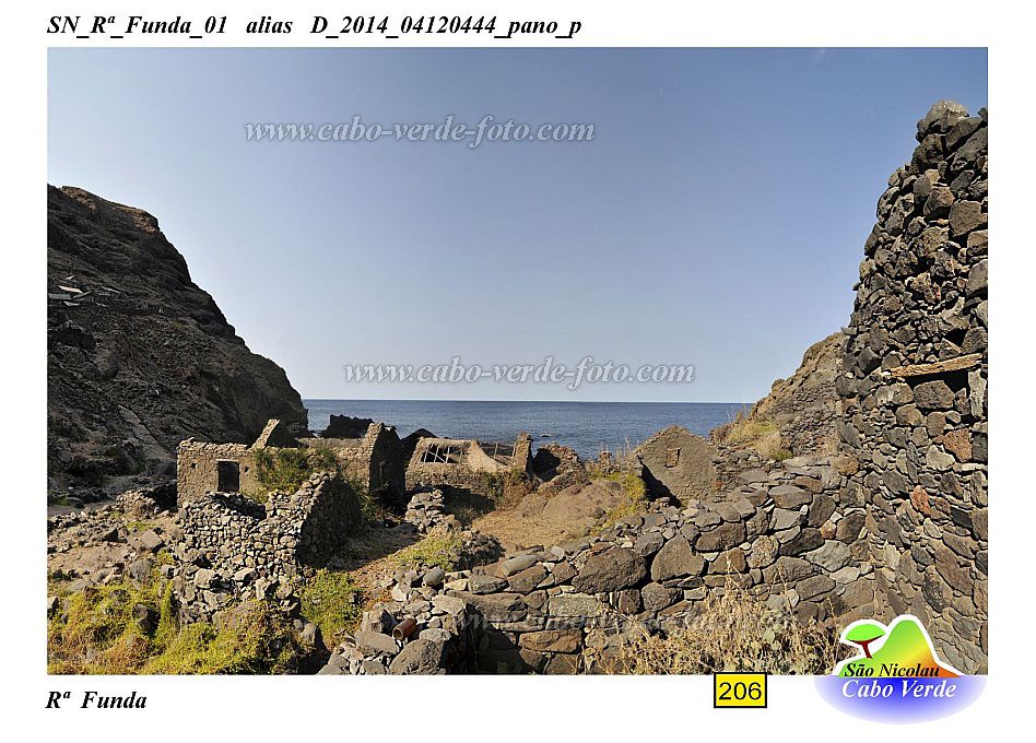 São Nicolau : Ra Funda : homesteads in ruins : Landscape SeaCabo Verde Foto Gallery