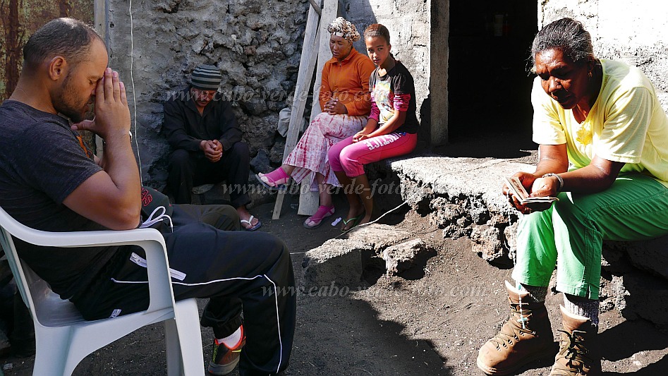 Fogo : Cha das Caldeiras Portela : razar terco em casa  no domingo de pscoa : People ReligionCabo Verde Foto Gallery
