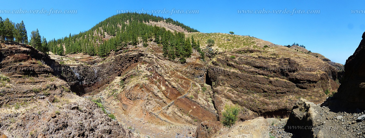 Insel: Santo Anto  Wanderweg: 207a Ort: Ribeira de Poi Motiv: Wanderweg Schlucht Wasserstelle Motivgruppe: Landscape Mountain © Pitt Reitmaier www.Cabo-Verde-Foto.com