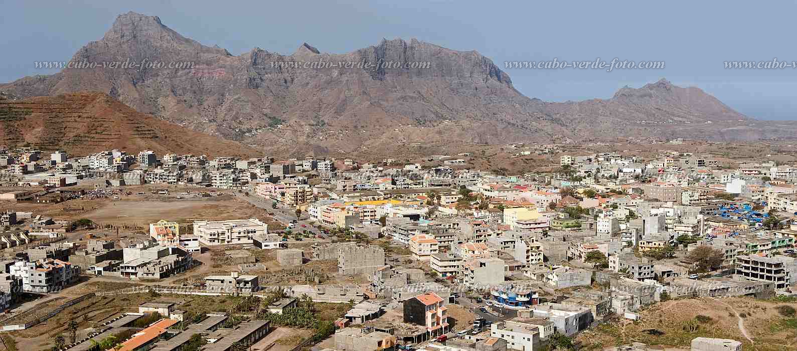 Insel: Santiago  Wanderweg:  Ort: Assomada Motiv: Stadtansicht Motivgruppe: Landscape Town © Florian Drmer www.Cabo-Verde-Foto.com