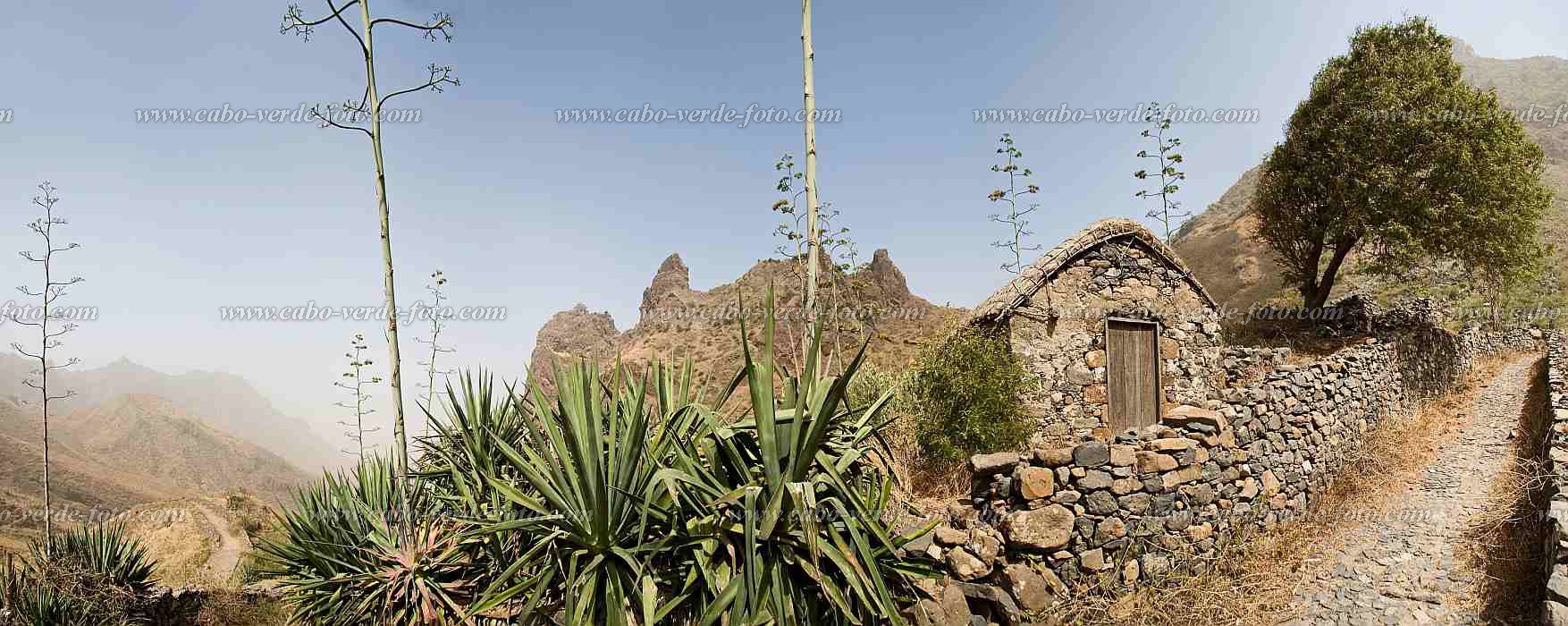 So Nicolau : Praia Branca :  : Landscape MountainCabo Verde Foto Gallery